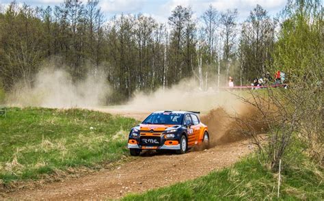 Ralio automobiliai skirtingų klasių