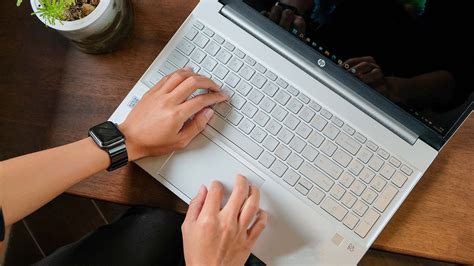 E-parduotuvės internetinio puslapio ekrano nuotrauka su auto dalių katalogu