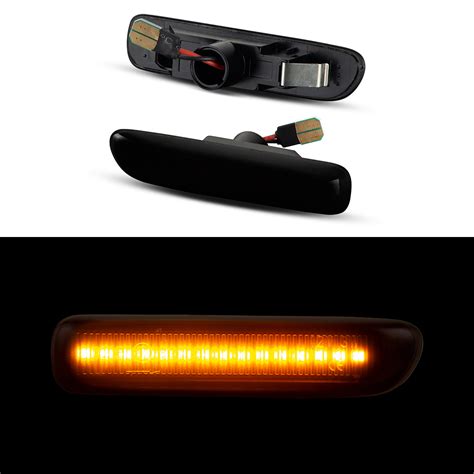 Infografika: Revo posūkių savybės (LED, carbon matinis, priklijuojamas)