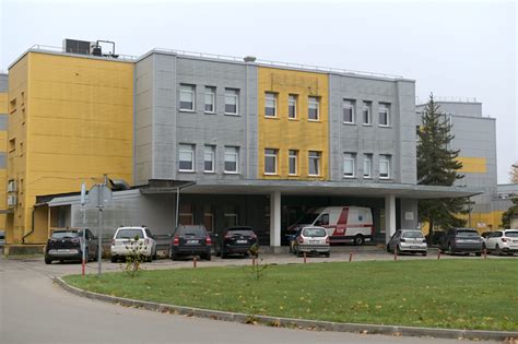 Teminė nuotrauka: žmogus, dirbantis vairuotoju papildomai, galbūt vakare ar savaitgalį, su užuomina į lankstų grafiką