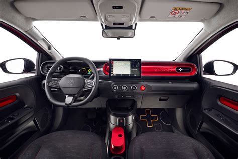 Interjero nuotrauka: Renault Twingo E-Tech Electric salonas su multimedijos ekranu