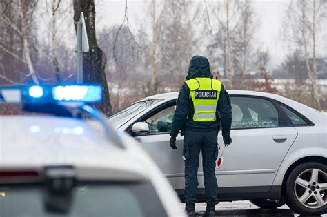 pavojingo vairavimo iliustracija