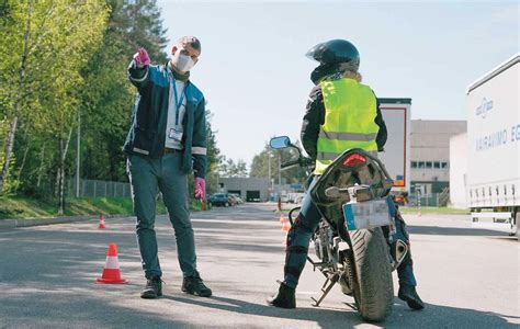 Asmuo laikantis A kategorijos egzaminą
