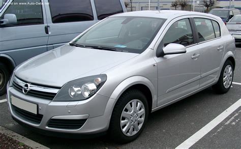 Opel Astra H interjeras