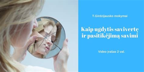 Moters siluetas, išreiškiantis pasitikėjimą savimi ir gundymą, su lengvu šypsniu