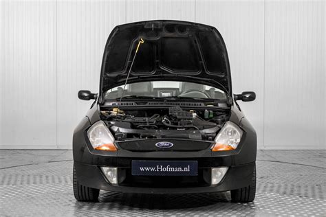 Ford Streetka interjero nuotrauka su prietaisų skydeliu