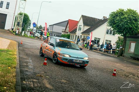 pažeista automobilio važiuoklė