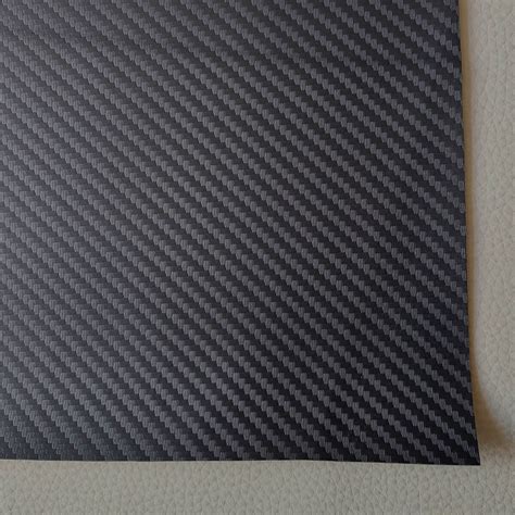 Teminis automobilis, aptrauktas karbono plėvele