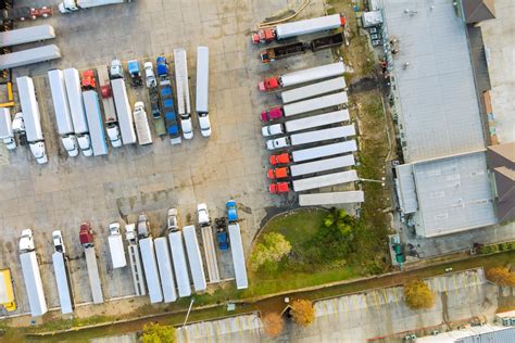 Teminis paveikslėlis, iliustruojantis vairuotojų darbo rinką ir transporto sektorių