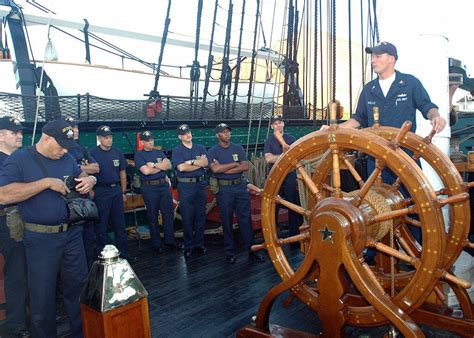 Seniausio JAV karinio laivo USS Constitution vairas