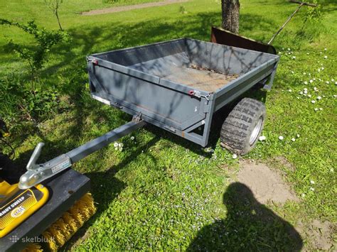 Tematinė iliustracija su priekaba ir užrakintu kabliu
