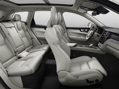 Volvo V70 salonas ir interjeras