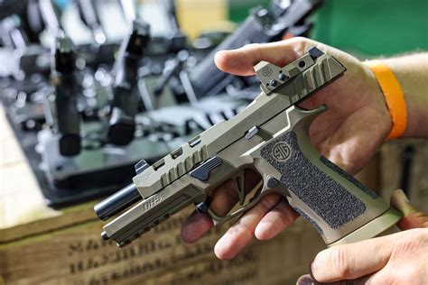 SIG Sauer P320 pistoletas su dėtuve