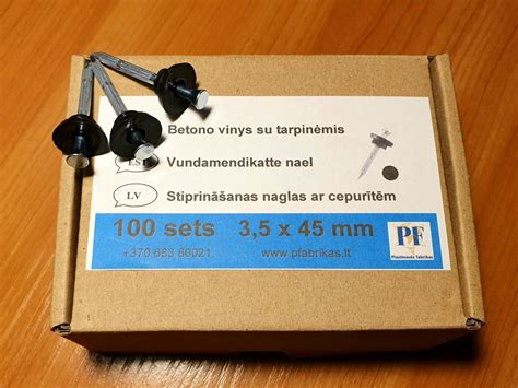 Teminis nuotrauka: pamatų drenažinės membranos tvirtinimo vinys su tarpinėmis