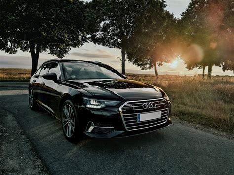 Teminė nuotrauka: Audi A6 4K C8 su priekinio buferio spoileriu