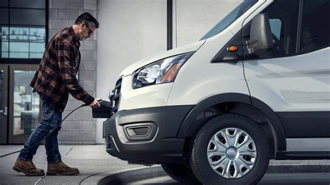 Ford E-Transit įkrovimo stotelės iliustracija