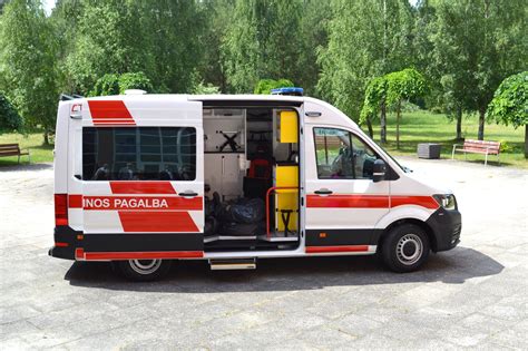 Greitosios medicinos pagalbos automobilis ir piktograma, simbolizuojanti nulį promilių