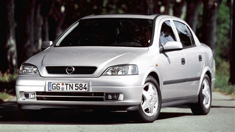 Teminis Opel Astra 2000 metų modelio automobilio nuotrauka