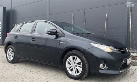 Toyota Auris antros kartos modelis (hečbekas ir universalas)