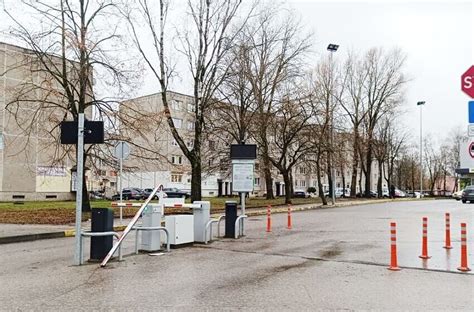 automobilių susidūrimas stovėjimo aikštelėje