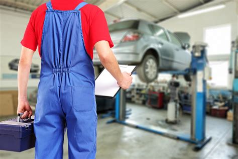 Vaizdinė nuoroda į profesionalių autoservisų keltuvų įrangą