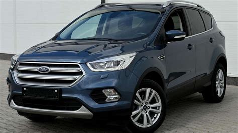Hibridinių Ford Kuga ir Focus modelių palyginimo infografika