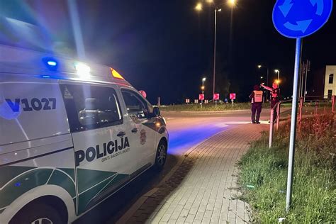 Policijos automobilis įvykio vietoje