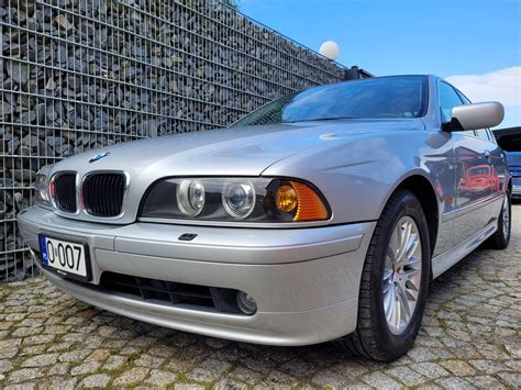 Tematinė nuotrauka su BMW E39 variklio skyriumi
