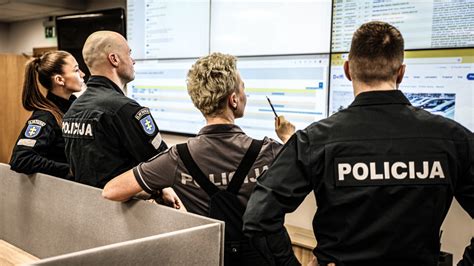 Policijos patrulis naktinėse miesto gatvėse