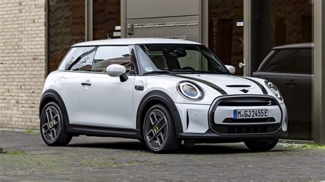 Tematinė nuotrauka: MINI Cooper 2013 modelis, akcentuojant eksterjerą