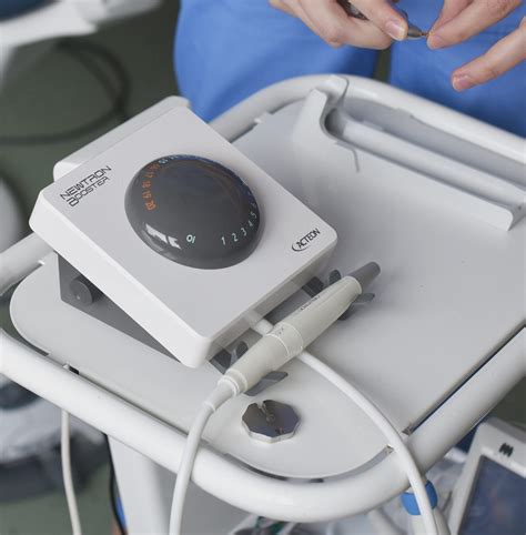 Nuotrauka: ZENT® ultragarso valiklis su burnos higienos priemonėmis