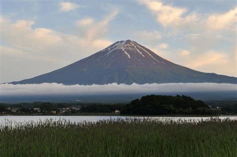 Fudzijamos ugnikalnio panorama su lėktuvu danguje