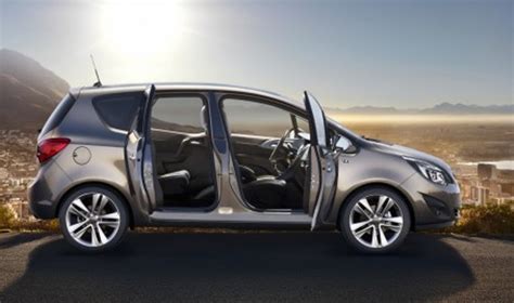 Dizaino infografika, rodanti antros kartos Opel Meriva durų atidarymo mechanizmą