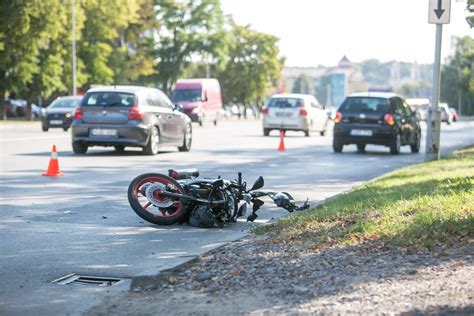 Motociklininkas Kauno gatvėje. Kontekstinė nuotrauka