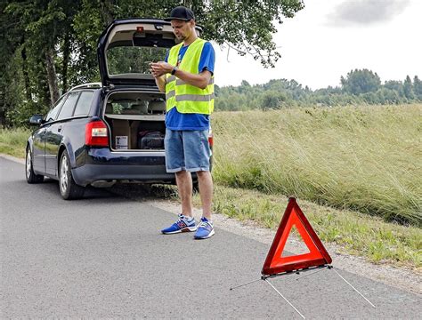 Atspindinti liemenė ir avarinis trikampis