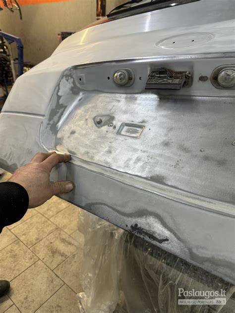 Pavyzdys: automobilio odos įspaudų remontas „prieš ir po“