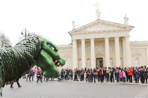 Dino Zauro skulptūra Fiziko dienos eisenoje
