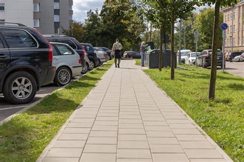 Paciento, naudojančio stovėjimo atramą, iliustracija