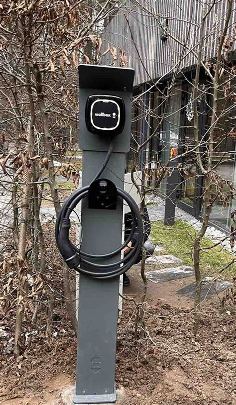 Elektromobilių įkrovimo stotelės MEGA prekybos centre