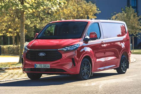 Ford Transit Custom su skirtingų tipų varikliais