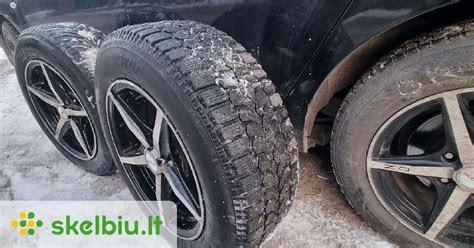 Palyginamoji schema: didesni ir mažesni ratai ant automobilio