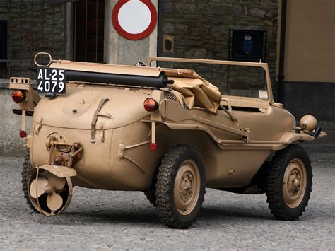 Istorinė VW Typ 166 „Schwimmwagen” nuotrauka