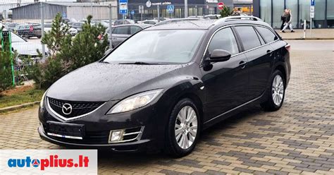 Mazda 6 universalas, bendras vaizdas, stovintis prie namų