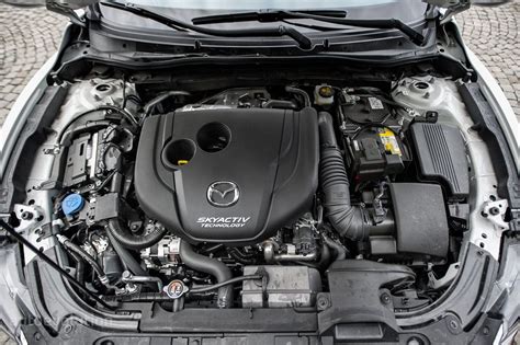 Mazda 6 variklio skyrius, dyzelinis variklis