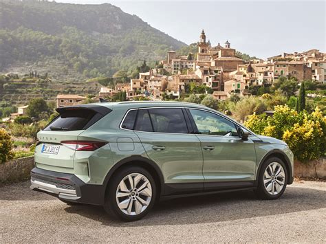 Skoda Elroq ir Enyaq elektromobiliai