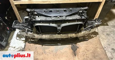 Ford Focus interjero vaizdas su priekine panele ir sėdynėmis