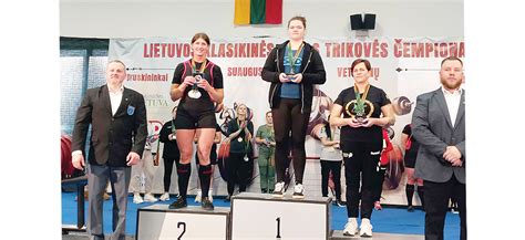 Laimėtojai ant apdovanojimų pakylos