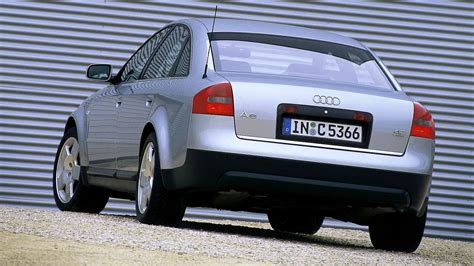 Infografika, lyginanti Audi A6 C5 su konkurentais