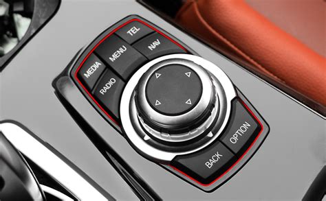 BMW 1 serijos F20 interjero nuotrauka, akcentuojanti iDrive sistemą