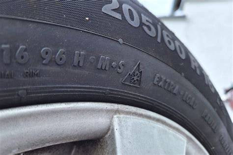 Padangos žymėjimo lentelė su Left/Right ir Treadwear reikšmėmis
